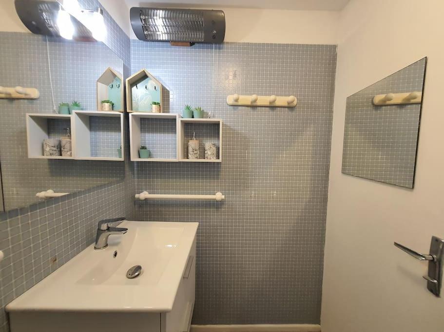 Au Bord De La Plage Du Grazel Gruissan Ngoại thất bức ảnh